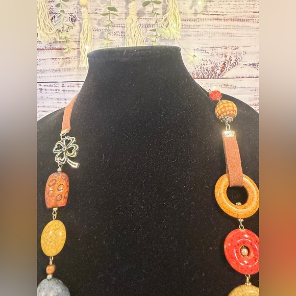 Treska Multicolor Beaded Necklace with Floral Accents - Picture 4 of 7
